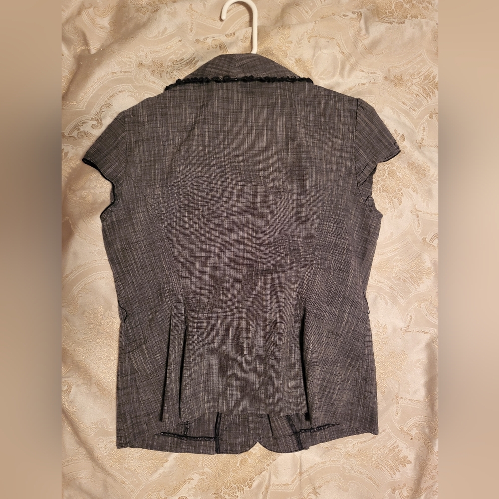 Grey Ruffle Dynamite Vest - Picture 2 of 4